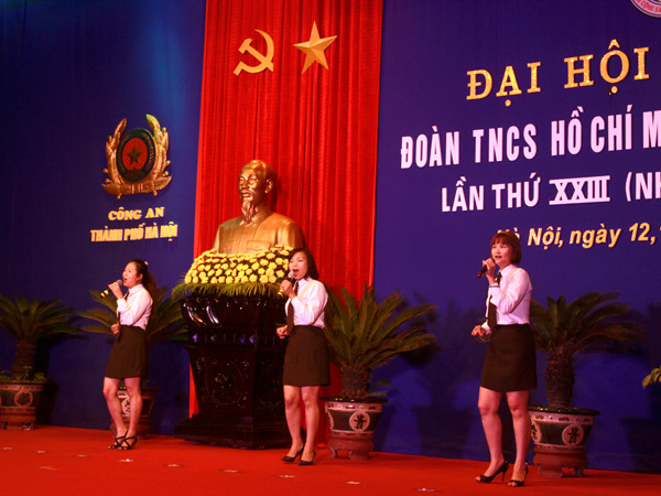 Nhiều tiết mục văn nghệ thể hiện nhiệt huyết tuổi trẻ lực lượng Công an Thủ đô cũng đã được thể hiện