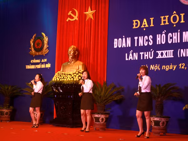 Nhiều tiết mục văn nghệ thể hiện nhiệt huyết tuổi trẻ lực lượng Công an Thủ đô cũng đã được thể hiện