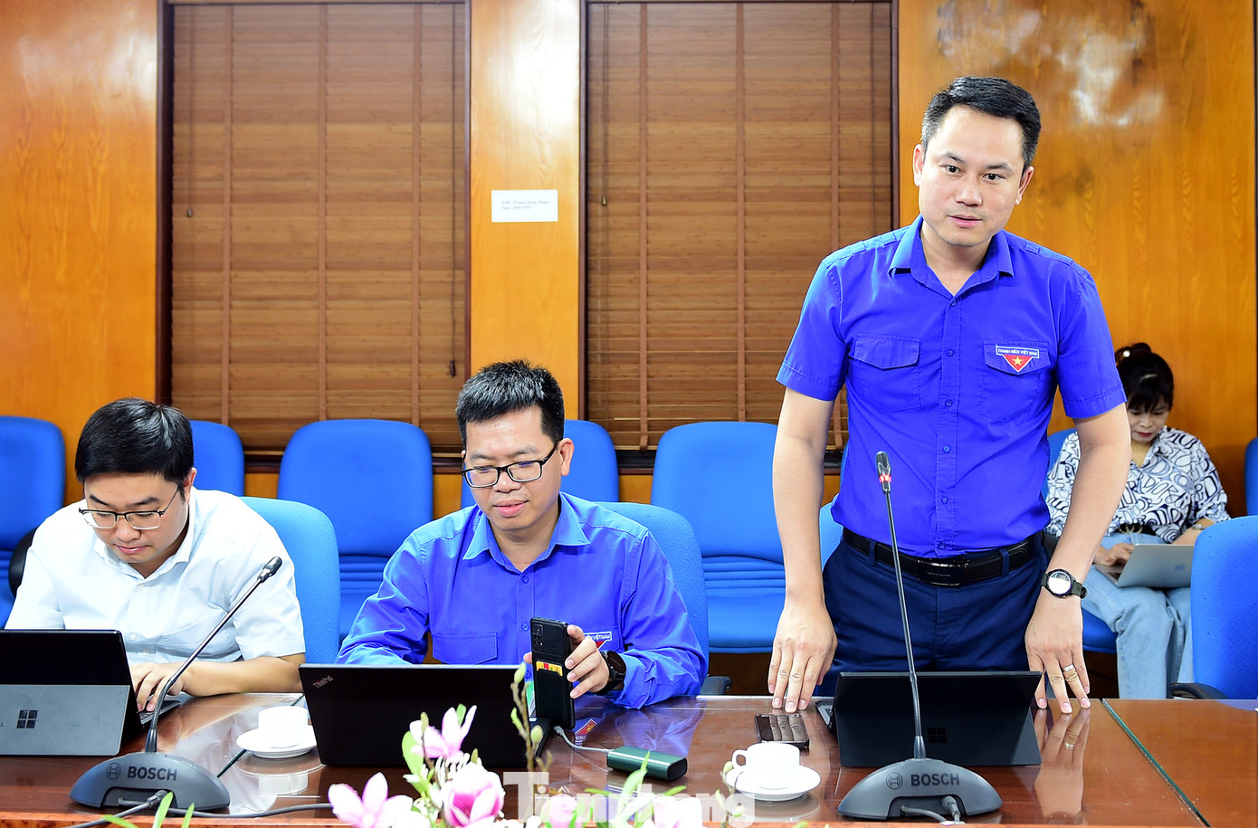 Lãnh đạo ban, đơn vị T.Ư Đoàn trao đổi ý kiến tại hội nghị. Ảnh: Xuân Tùng