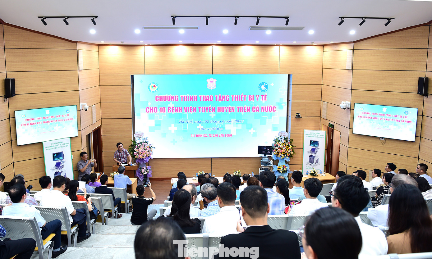 Chương trình trao tặng thiết bị y tế diễn ra tại Trường ĐH Y Hà Nội. Ảnh: Xuân Tùng Chương trình trao tặng thiết bị y tế diễn ra tại Trường ĐH Y Hà Nội. Ảnh: Xuân Tùng