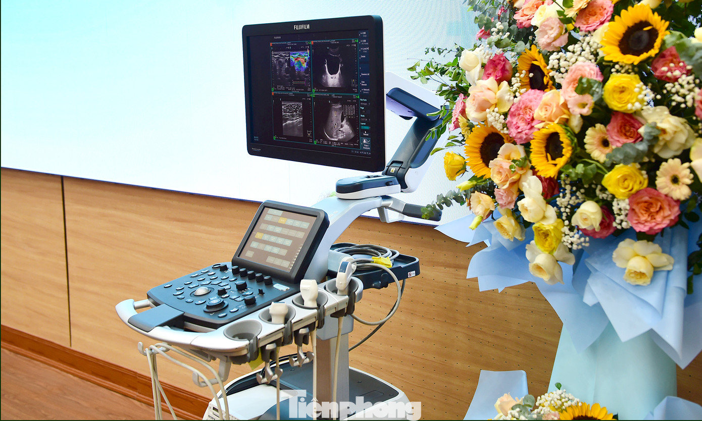 Hệ thống siêu âm ARIETTA 650 DeepInsight được trang bị những công nghệ tiên tiến giúp hình ảnh hiển thị với bờ viền sắc nét, rõ ràng hơn hỗ trợ hiệu quả các bác sĩ trong quá trình phát hiện tổn thương. Ảnh: Xuân Tùng Hệ thống siêu âm ARIETTA 650 DeepInsight được trang bị những công nghệ tiên tiến giúp hình ảnh hiển thị với bờ viền sắc nét, rõ ràng hơn hỗ trợ hiệu quả các bác sĩ trong quá trình phát hiện tổn thương. Ảnh: Xuân Tùng