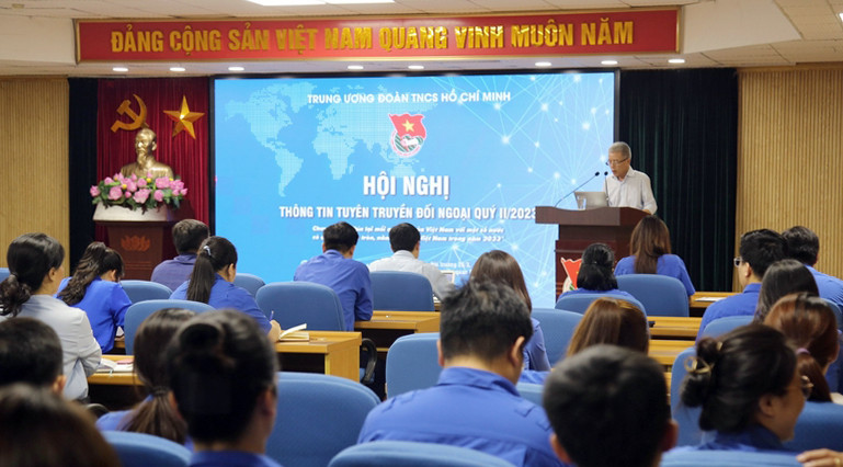 Đại sứ Bùi Thế Giang chia sẻ chuyên đề tại hội nghị. Ảnh: Kiều Anh Đại sứ Bùi Thế Giang chia sẻ chuyên đề tại hội nghị. Ảnh: Kiều Anh