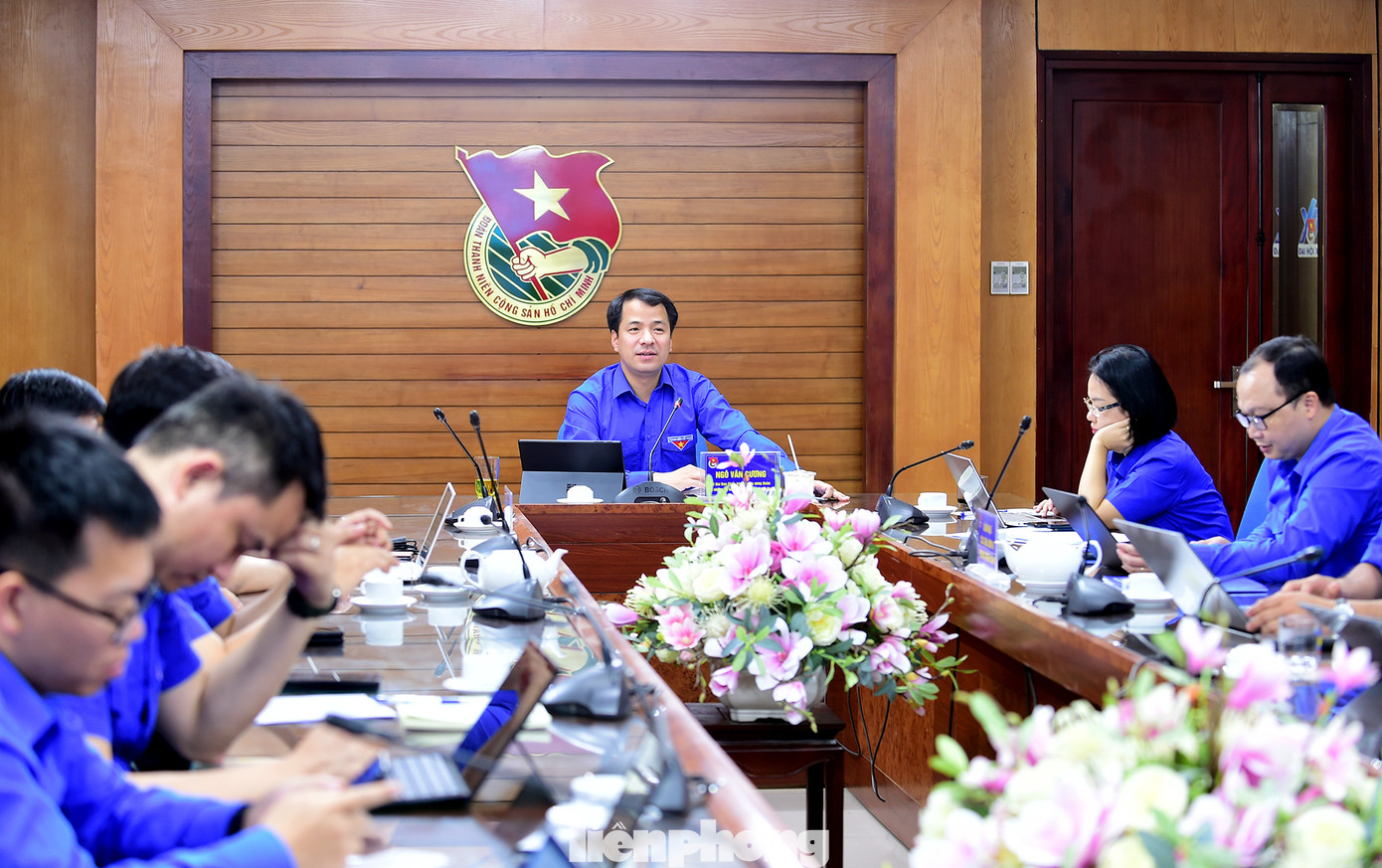 Anh Ngô Văn Cương chủ trì hội nghị. Ảnh: Xuân Tùng