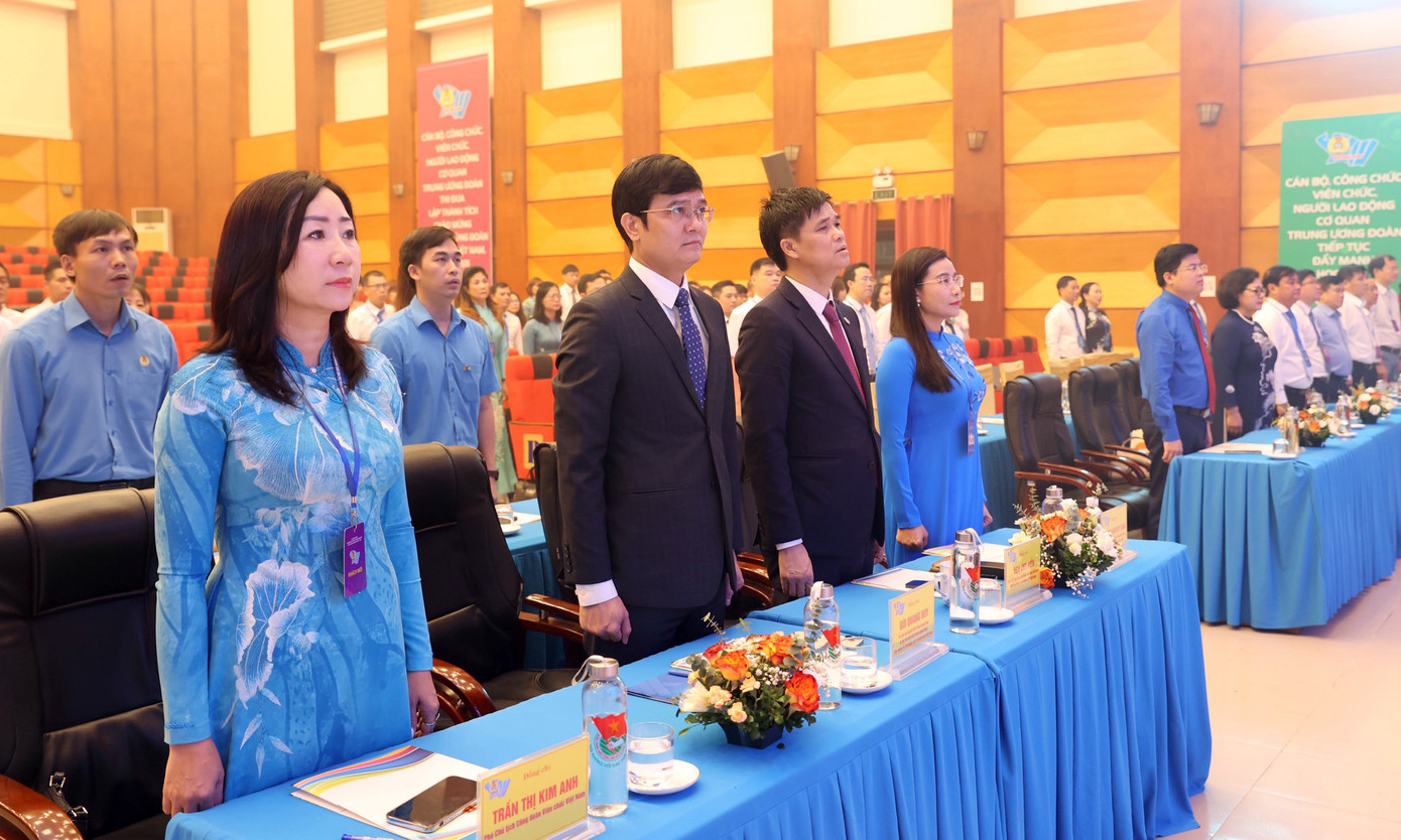 Ủy viên dự khuyết T.Ư Đảng, Bí thư thứ nhất T.Ư Đoàn, Bí thư Đảng ủy T.Ư Đoàn Bùi Quang Huy; Phó Chủ tịch Tổng Liên đoàn Lao động Việt Nam, Chủ tịch Công đoàn Viên chức Việt Nam Ngọ Duy Hiểu; Phó Chủ tịch Công đoàn viên chức Việt Nam Trần Thị Kim Anh; Bí thư T.Ư Đoàn, Chủ tịch Hội đồng Đội Trung ương Nguyễn Phạm Duy Trang tới dự Đại hội.