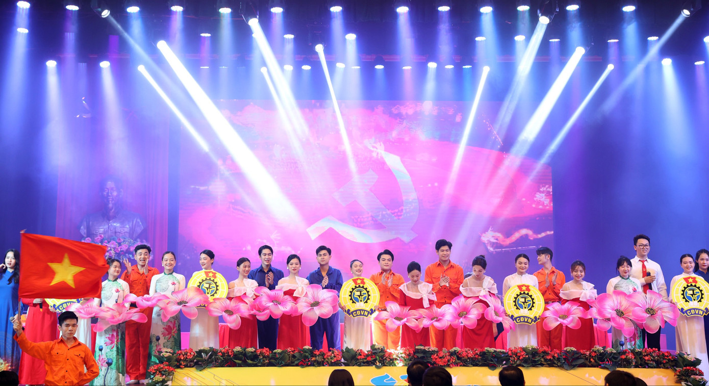 Văn nghệ chào mừng phiên trọng thể Đại hội. Ảnh: Trọng Tài