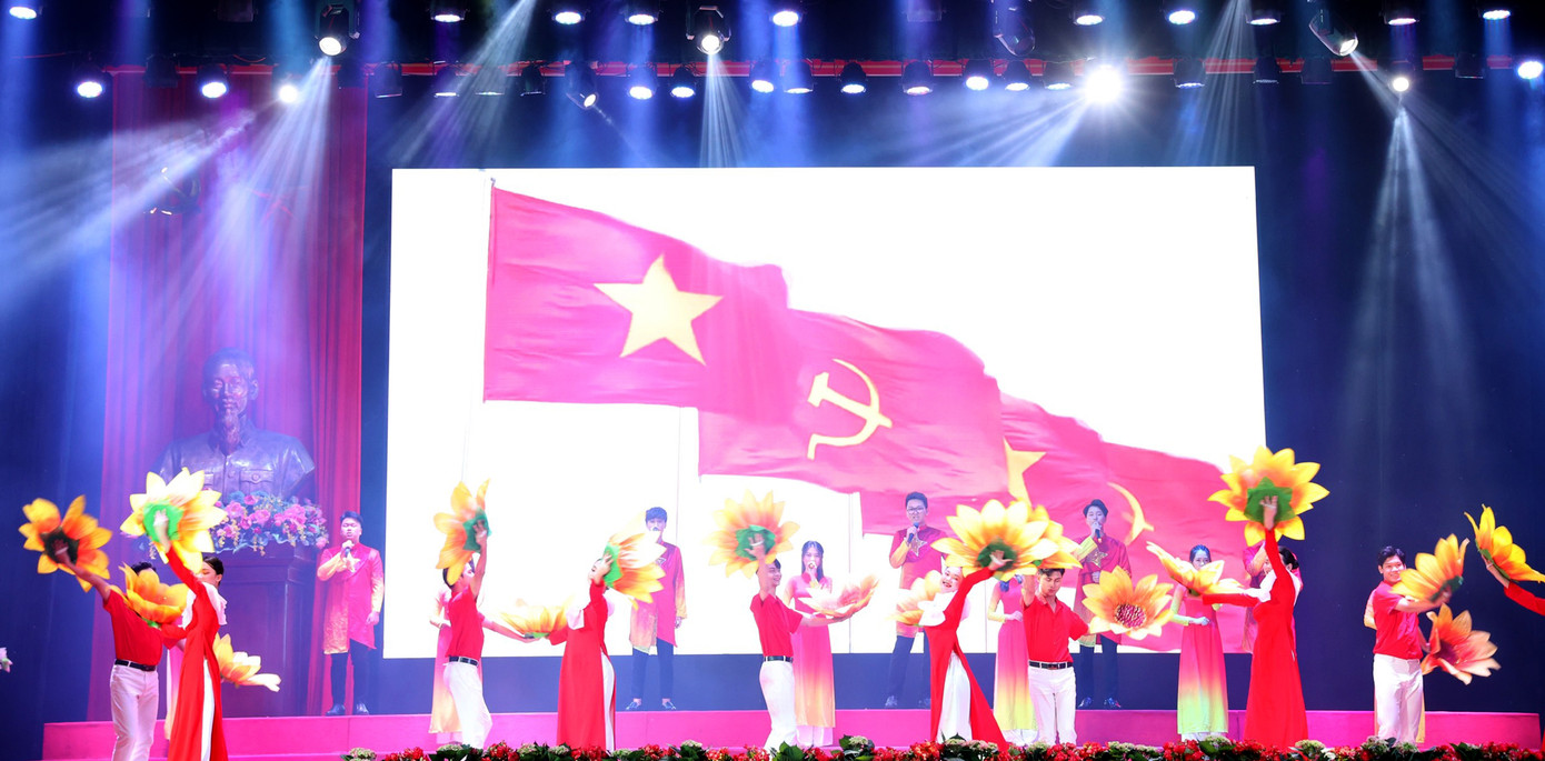 Văn nghệ chào mừng phiên trọng thể Đại hội. Ảnh: Trọng Tài