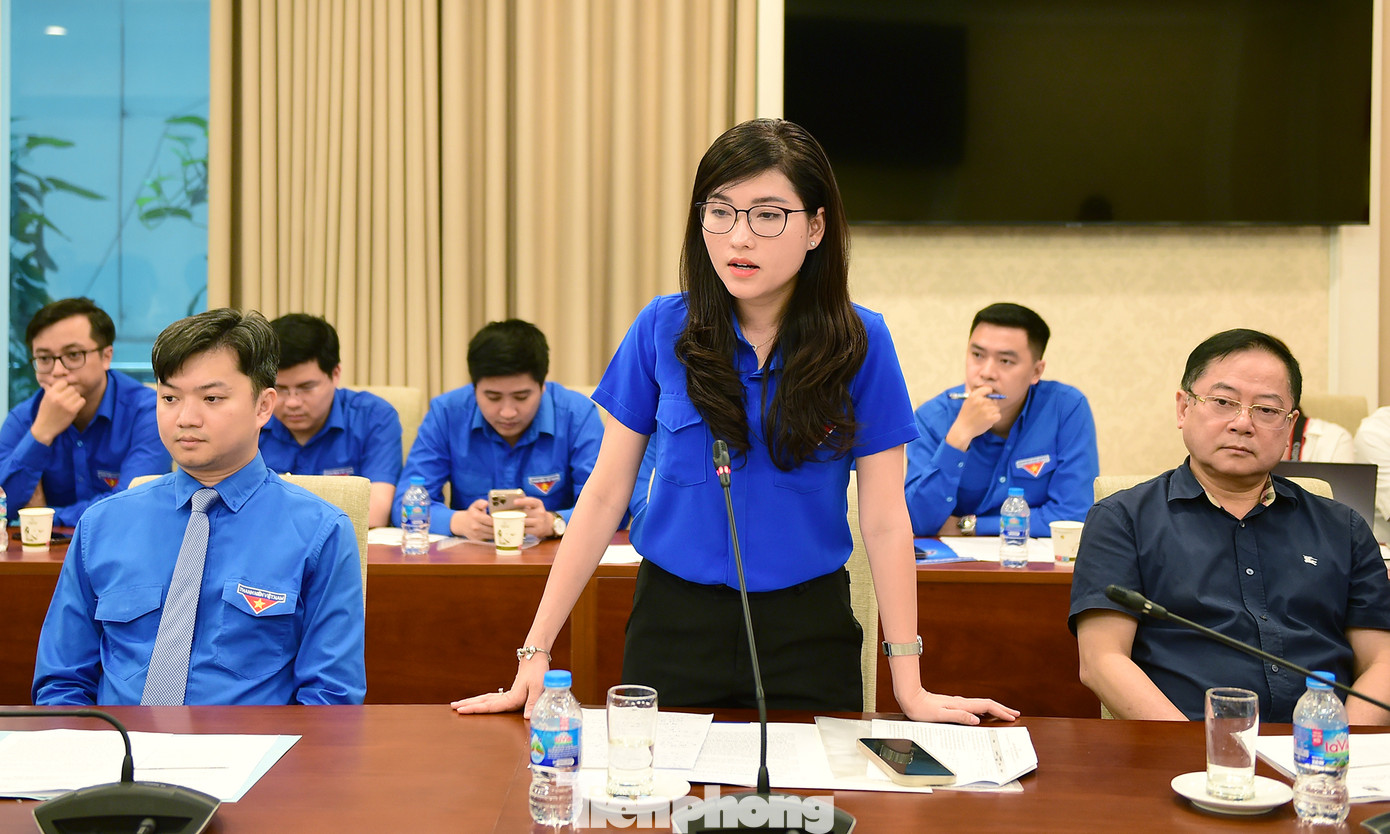 Chị Hồ Hồng Nguyên trao đổi ý kiến tại chương trình. Ảnh: Xuân Tùng Chị Hồ Hồng Nguyên trao đổi ý kiến tại chương trình. Ảnh: Xuân Tùng