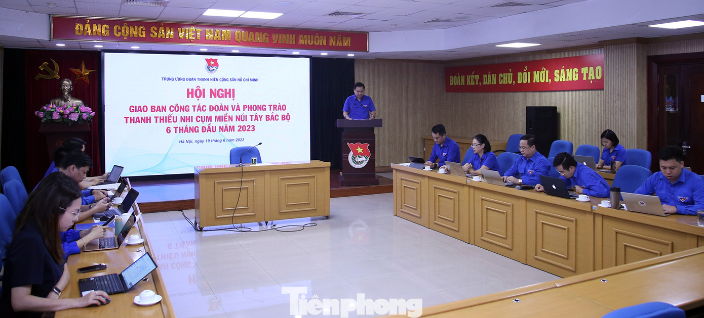 Hội nghị giao ban cụm diễn ra theo hình thức trực tuyến kết hợp trực tiếp. Ảnh: Lâm Đăng Hải Hội nghị giao ban cụm diễn ra theo hình thức trực tuyến kết hợp trực tiếp. Ảnh: Lâm Đăng Hải