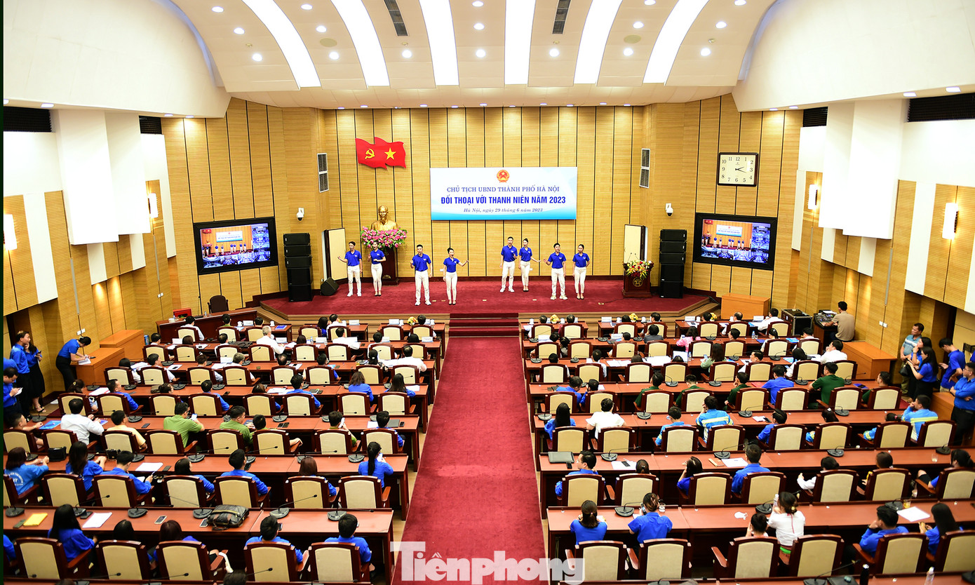 Hội nghị diễn ra tại Hội trường UBND Thành phố Hà Nội và được kết nối trực tuyến tới 30 điểm cầu quận, huyện, thị xã. Ảnh: Xuân Tùng Hội nghị diễn ra tại Hội trường UBND Thành phố Hà Nội và được kết nối trực tuyến tới 30 điểm cầu quận, huyện, thị xã. Ảnh: Xuân Tùng