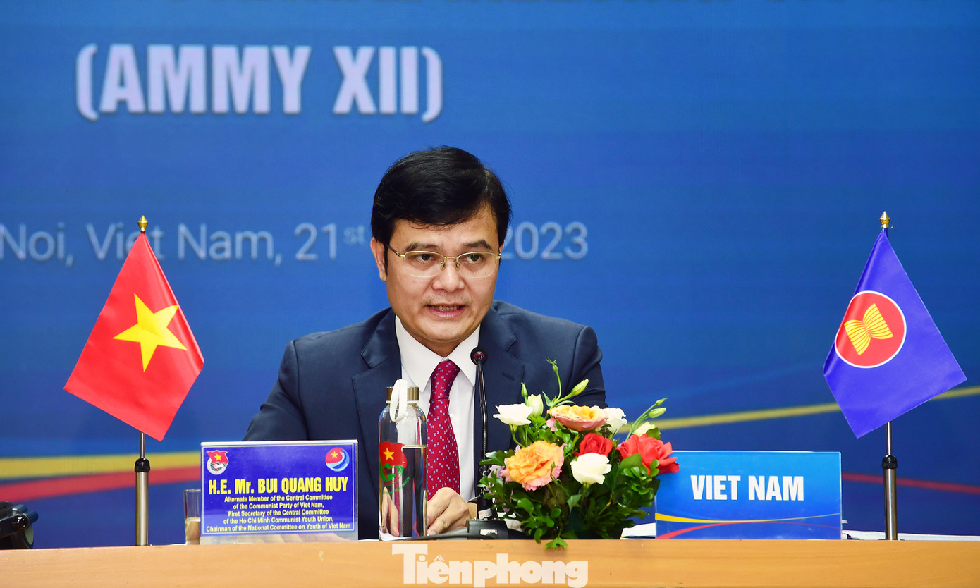 Anh Bùi Quang Huy trao đổi tại hội nghị. Ảnh: Xuân Tùng Anh Bùi Quang Huy trao đổi tại hội nghị. Ảnh: Xuân Tùng