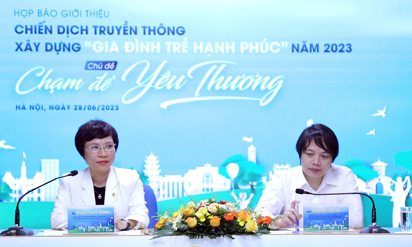 Đại diện Ban tổ chức Chiến dịch "Xây dựng gia đình trẻ hạnh phúc" năm 2023 chia sẻ thông tin tại chương trình họp báo. Ảnh: Lâm Đăng Hải Đại diện Ban tổ chức Chiến dịch "Xây dựng gia đình trẻ hạnh phúc" năm 2023 chia sẻ thông tin tại chương trình họp báo. Ảnh: Lâm Đăng Hải