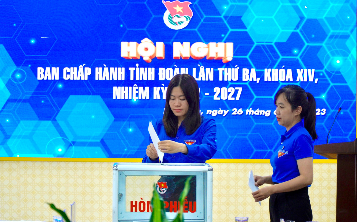 Hội nghị bỏ phiếu bầu chức danh Phó Bí thư Tỉnh Đoàn. Ảnh: TĐLC Hội nghị bỏ phiếu bầu chức danh Phó Bí thư Tỉnh Đoàn. Ảnh: TĐLC