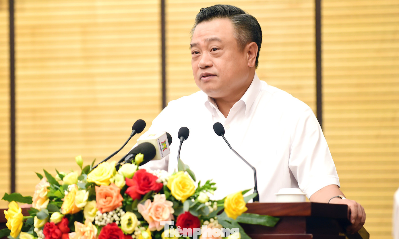 Chủ tịch UBND TP Hà Nội Trần Sỹ Thanh phát biểu kết luận hội nghị. Ảnh: Xuân Tùng Chủ tịch UBND TP Hà Nội Trần Sỹ Thanh phát biểu kết luận hội nghị. Ảnh: Xuân Tùng