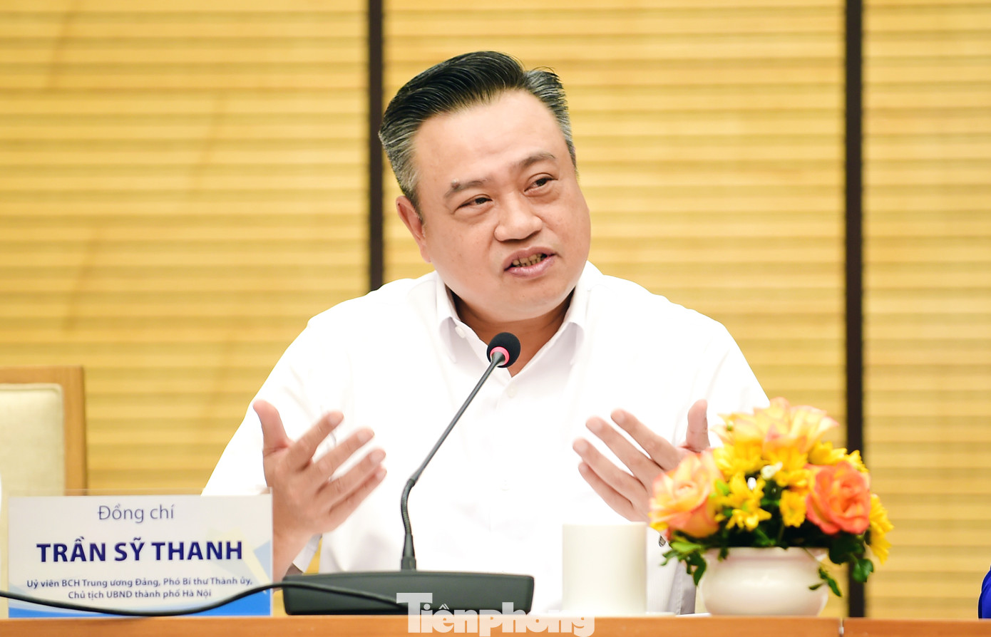 Chủ tịch UBND TP Hà Nội Trần Sỹ Thanh trao đổi tại chương trình. Ảnh: Xuân Tùng Chủ tịch UBND TP Hà Nội Trần Sỹ Thanh trao đổi tại chương trình. Ảnh: Xuân Tùng