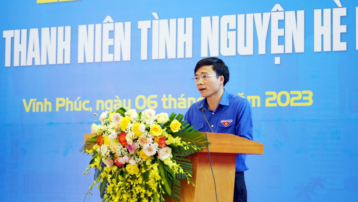 Anh Nguyễn Trung Kiên, Bí thư Tỉnh Đoàn Vĩnh Phúc phát biểu tại lễ ra quân. Ảnh: BTC Anh Nguyễn Trung Kiên, Bí thư Tỉnh Đoàn Vĩnh Phúc phát biểu tại lễ ra quân. Ảnh: BTC