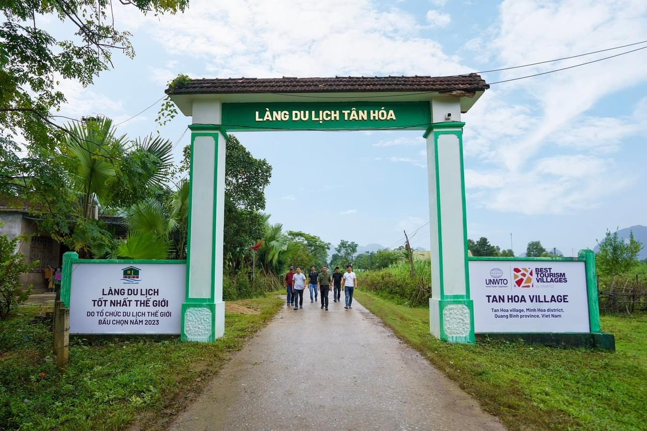 Đường vào Làng Du lịch Tân Hoá Đường vào Làng Du lịch Tân Hoá