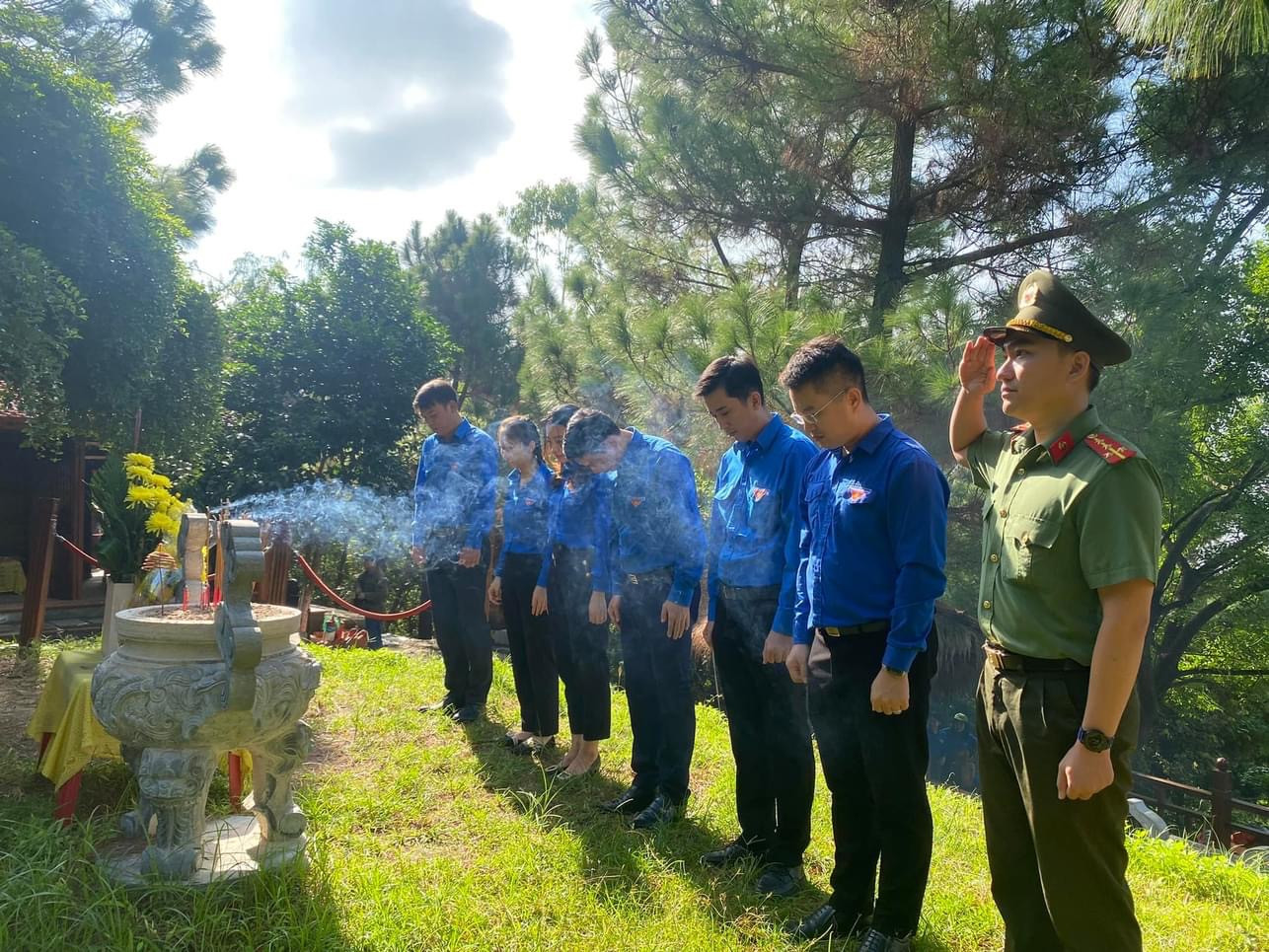 Tuổi trẻ Quảng Bình hứa với Đại tướng sẽ đoàn kết, phát huy mọi khả năng để xây dựng quê hương giàu đẹp. Tuổi trẻ Quảng Bình hứa với Đại tướng sẽ đoàn kết, phát huy mọi khả năng để xây dựng quê hương giàu đẹp.