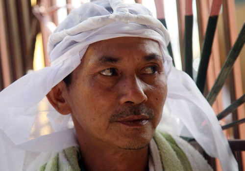 "Không thể tin tai nạn lại ập đến gia đình tôi chóng vánh như thế", ông Trần Phạm Hùng Phong (50 tuổi), con trai thứ bảy của cụ Bê, người thoát chết trong đám cháy nói.