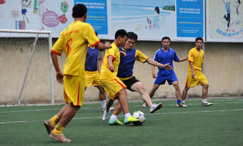 Transerco (áo vàng) – Oceanbank (áo xanh)