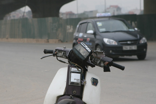 .. phần đầu bị vỡ