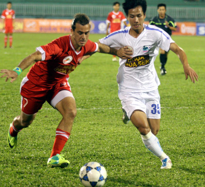 Hàng công của B.Bình Dương trở nên đáng sợ với sự góp mặt của Huỳnh Kesley. Ảnh: T.Vũ