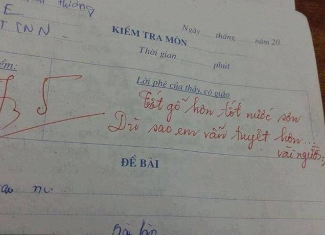 Bài kiểm tra với lời phê lạ đã gây sự tò mò đến cư dân mạng.