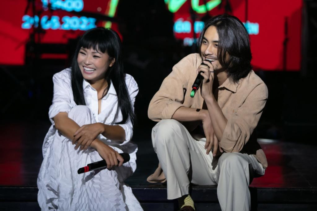 Phương Thanh và Doãn Chí Kiên tâm sự cùng fan Phương Thanh và Doãn Chí Kiên tâm sự cùng fan