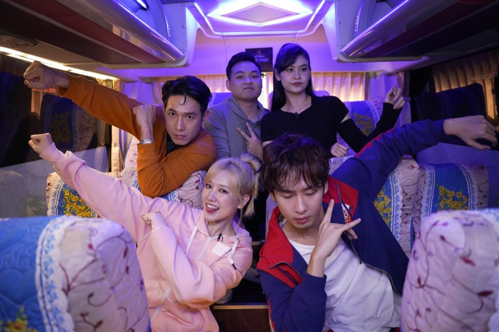 Dàn cast Hari Won, Tuấn Trần, Song Luân, Trương Quỳnh Anh, Hà Việt Hoàng