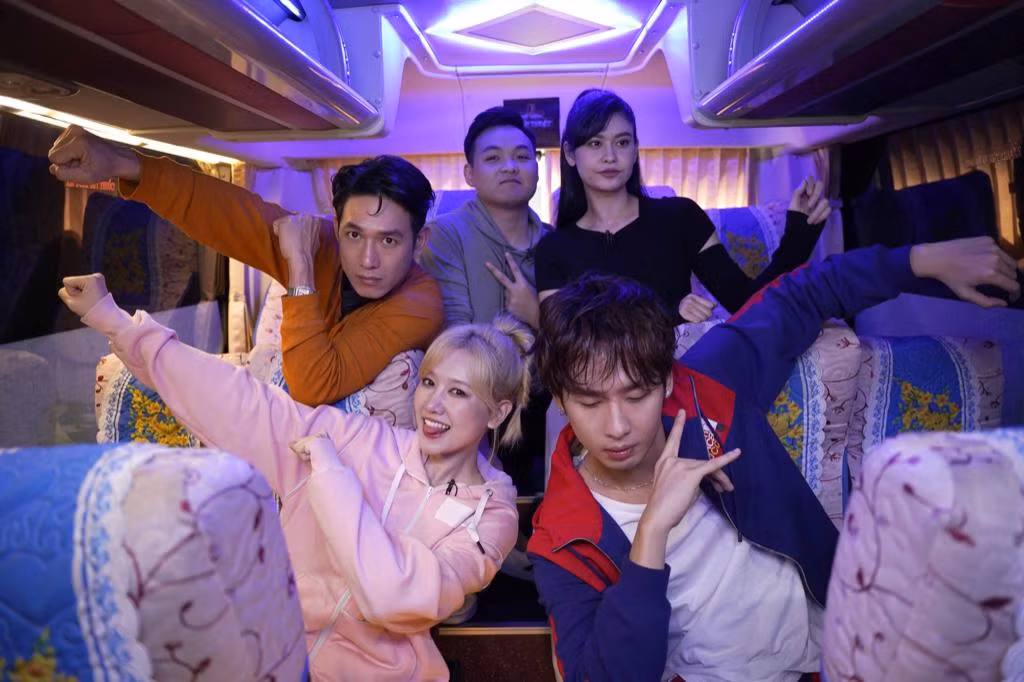 Dàn cast Hari Won, Tuấn Trần, Song Luân, Trương Quỳnh Anh, Hà Việt Hoàng