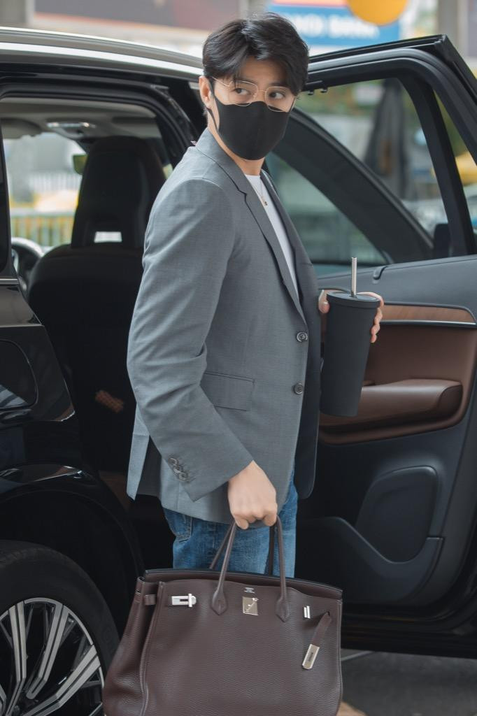 Noo Phước Thịnh trung thành với phong cách đơn giản, lịch lãm