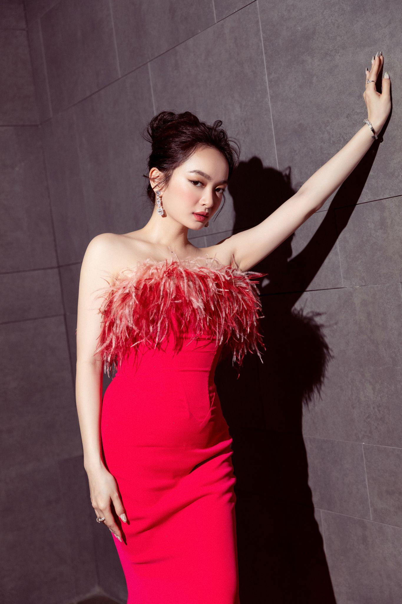 Kaity Nguyễn xinh đẹp, sắc sảo với kiểu đầm hở vai đầy nữ tính. Kaity Nguyễn xinh đẹp, sắc sảo với kiểu đầm hở vai đầy nữ tính.