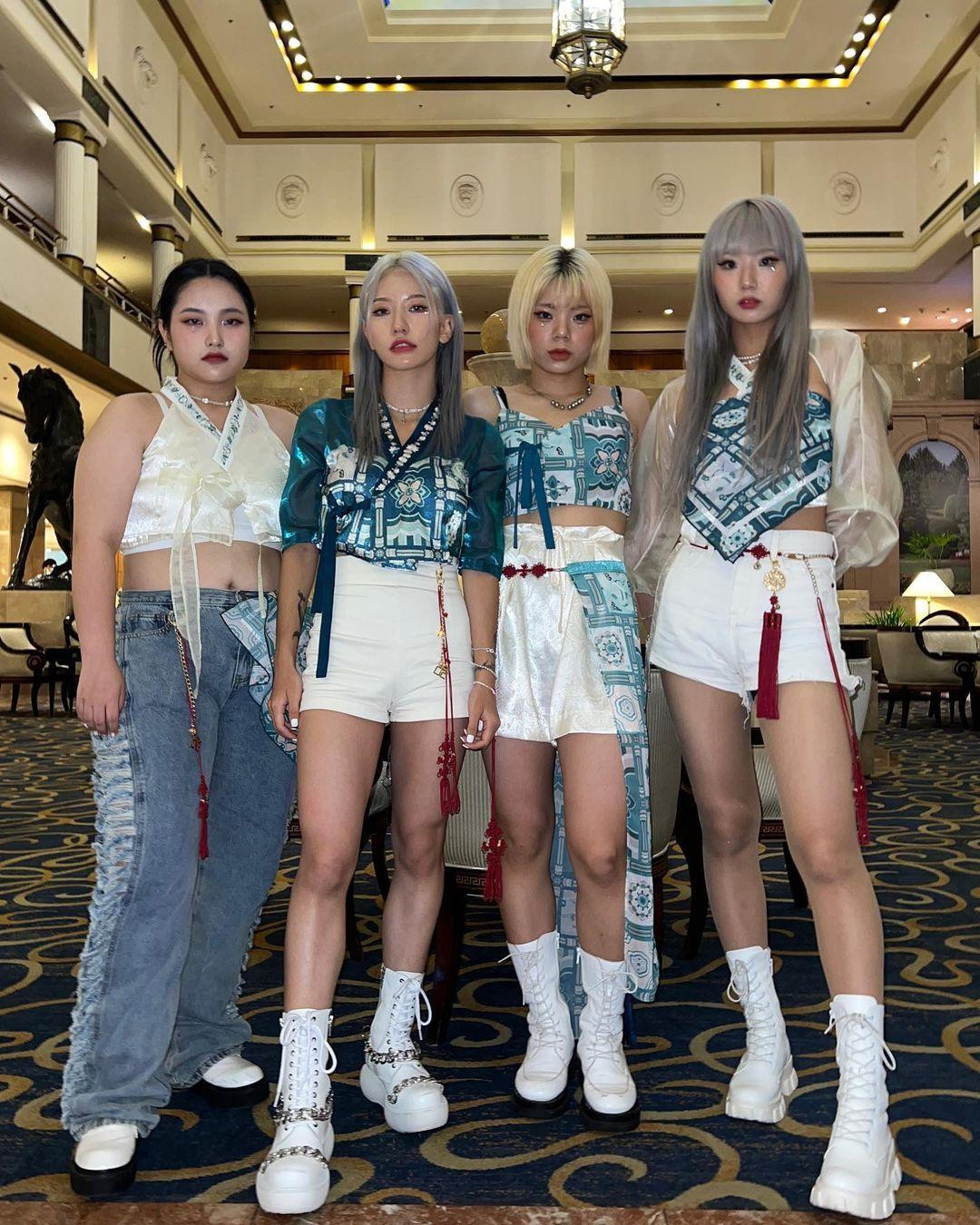 4 thành viên của nhóm HOOK trình diễn tại sự kiện lần này. Ảnh: Instgram moonlight_odd_ 4 thành viên của nhóm HOOK trình diễn tại sự kiện lần này. Ảnh: Instgram moonlight_odd_