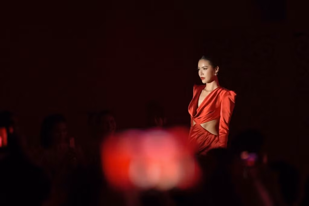 Siêu mẫu Minh Tú