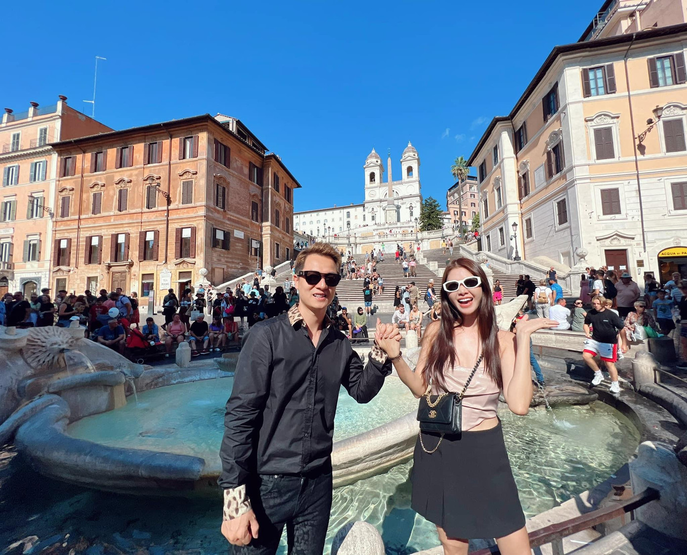 Đăng Khôi và bà xã cũng đang tận hưởng khoảng thời gian riêng tại Ý.