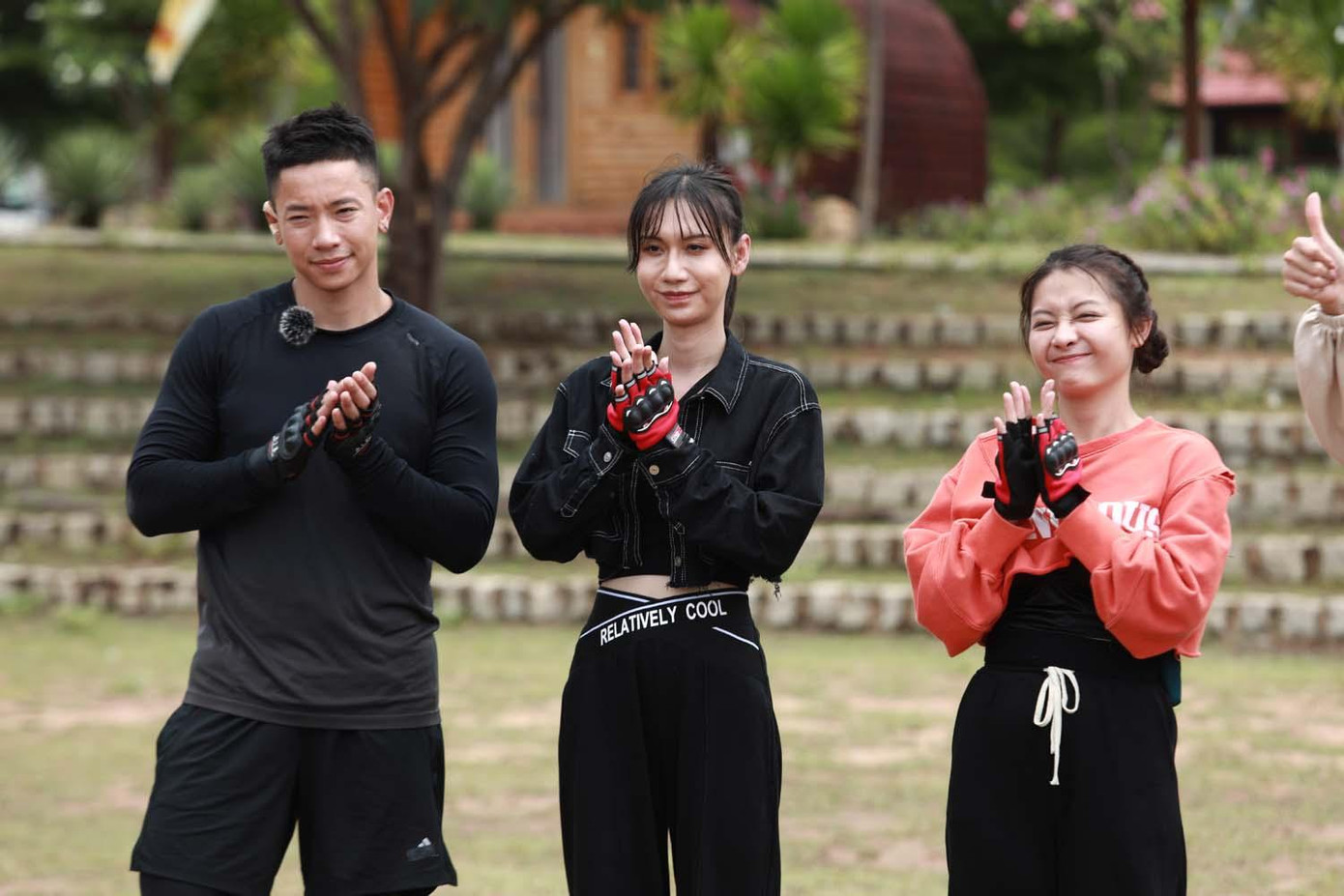 Tuy nhiên, gương mặt nữ ca sĩ cũng không quá khác biệt trước và sau khi trang điểm