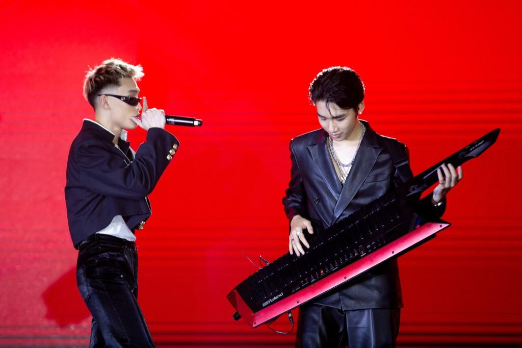 Phần trình diễn của Wren Evans và K-ICM khiến không khí sự kiện thêm phần sôi nổi