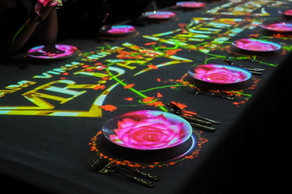 Công nghệ mapping được Đàm Vĩnh Hưng giới thiệu trong buổi ra mắt đêm nhạc Công nghệ mapping được Đàm Vĩnh Hưng giới thiệu trong buổi ra mắt đêm nhạc