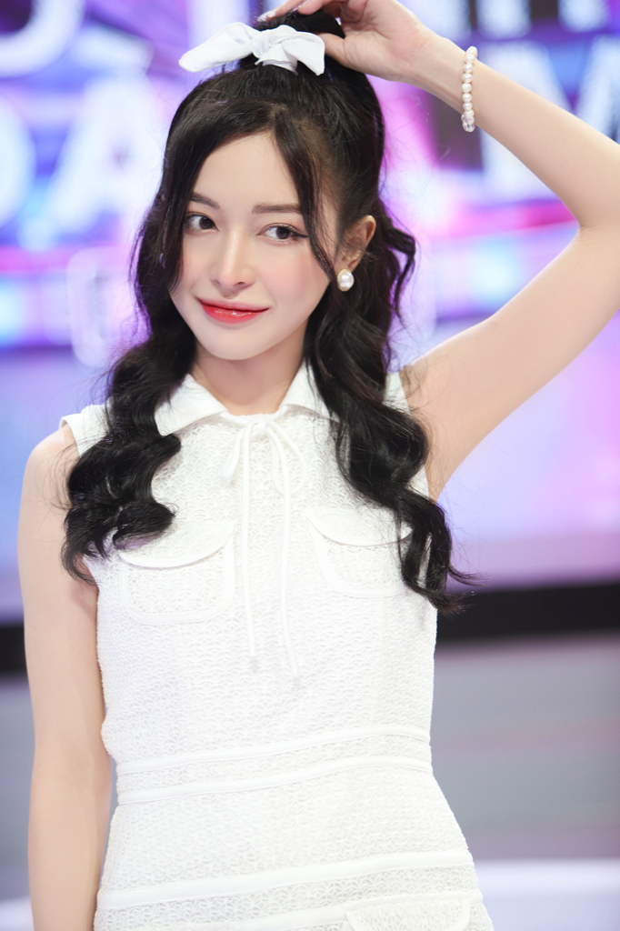 Phi Linh (sinh năm 2000) hiện đang là người mẫu ảnh.