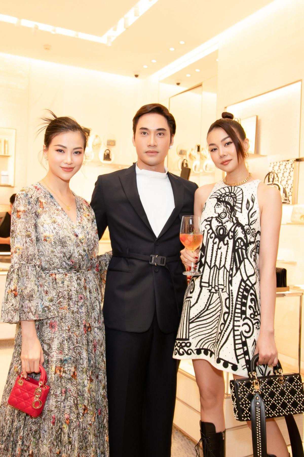 Nhà thiết kế Lý Quí Khánh cũng có mặt tại sự kiện.