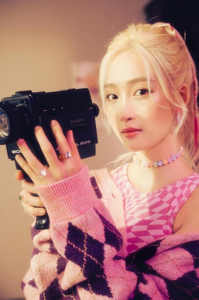 Sau khoảng thời gian loay hoay với những bản cover triệu view, Juky San bắt đầu tạo được dấu ấn cá nhân với những sản phẩm âm nhạc cá nhân. Sau khoảng thời gian loay hoay với những bản cover triệu view, Juky San bắt đầu tạo được dấu ấn cá nhân với những sản phẩm âm nhạc cá nhân.