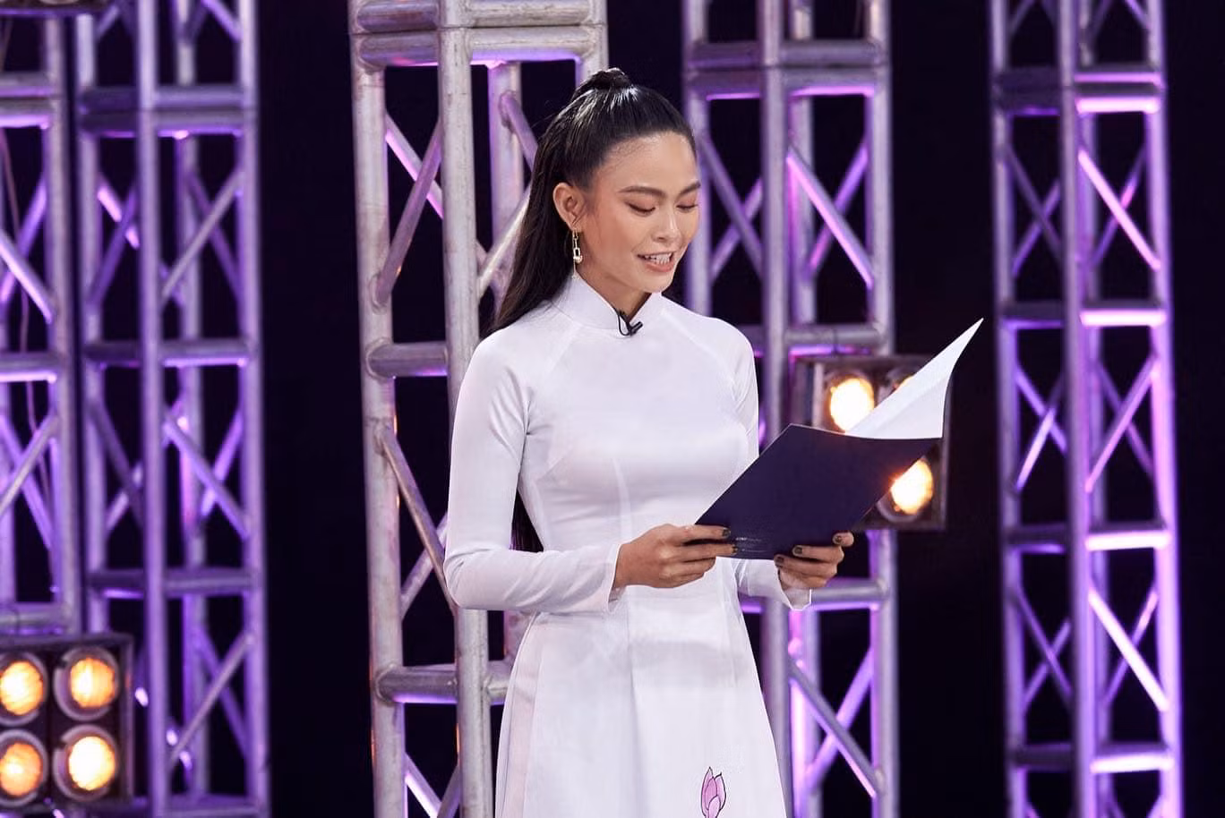 Ngoài vai trò Á hậu - người mẫu, Mâu Thủy dành thời gian dẫn dắt các bạn trẻ có ý định tham gia các cuộc thi nhan sắc.