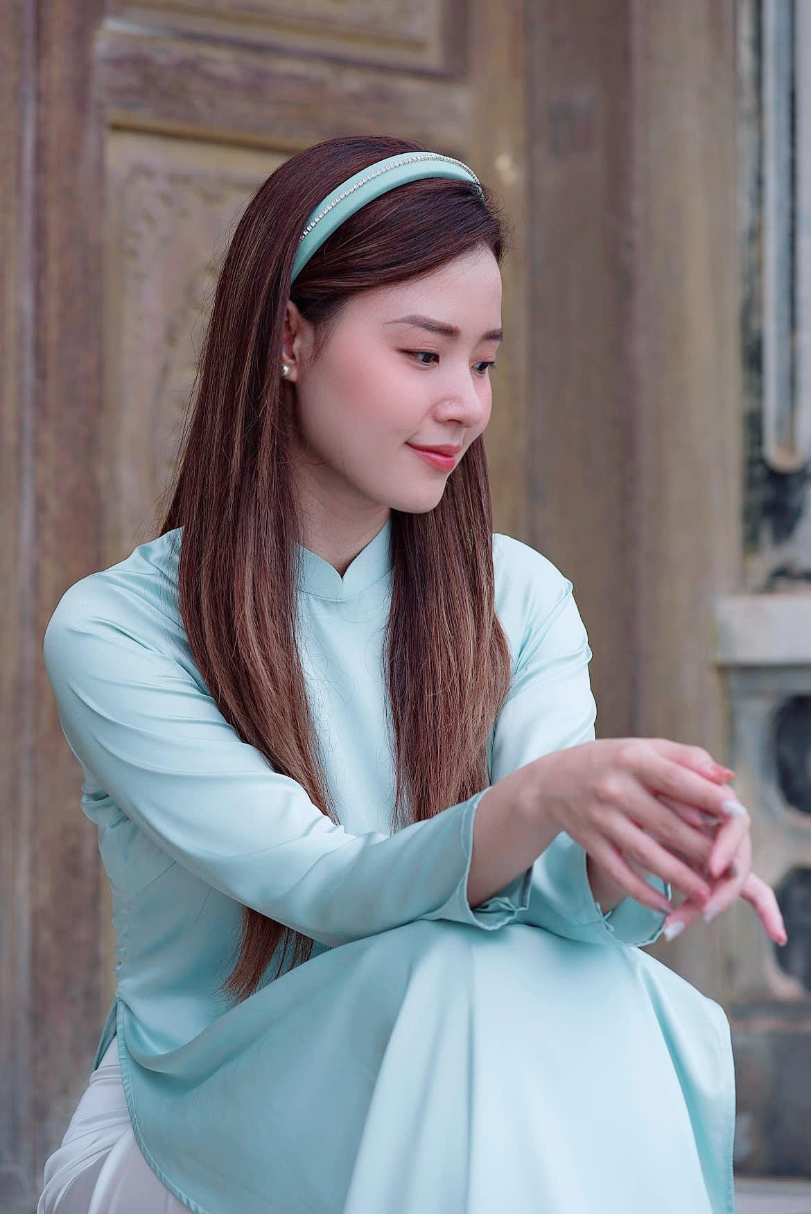 Midu xinh đẹp, trong trẻo ở tuổi 32.