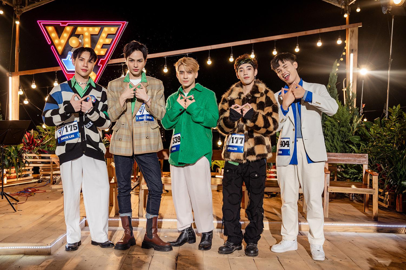 Nhóm Infinity trình diễn ca khúc Hạnh Phúc Mới trong tập 5 Nhóm Infinity trình diễn ca khúc Hạnh Phúc Mới trong tập 5