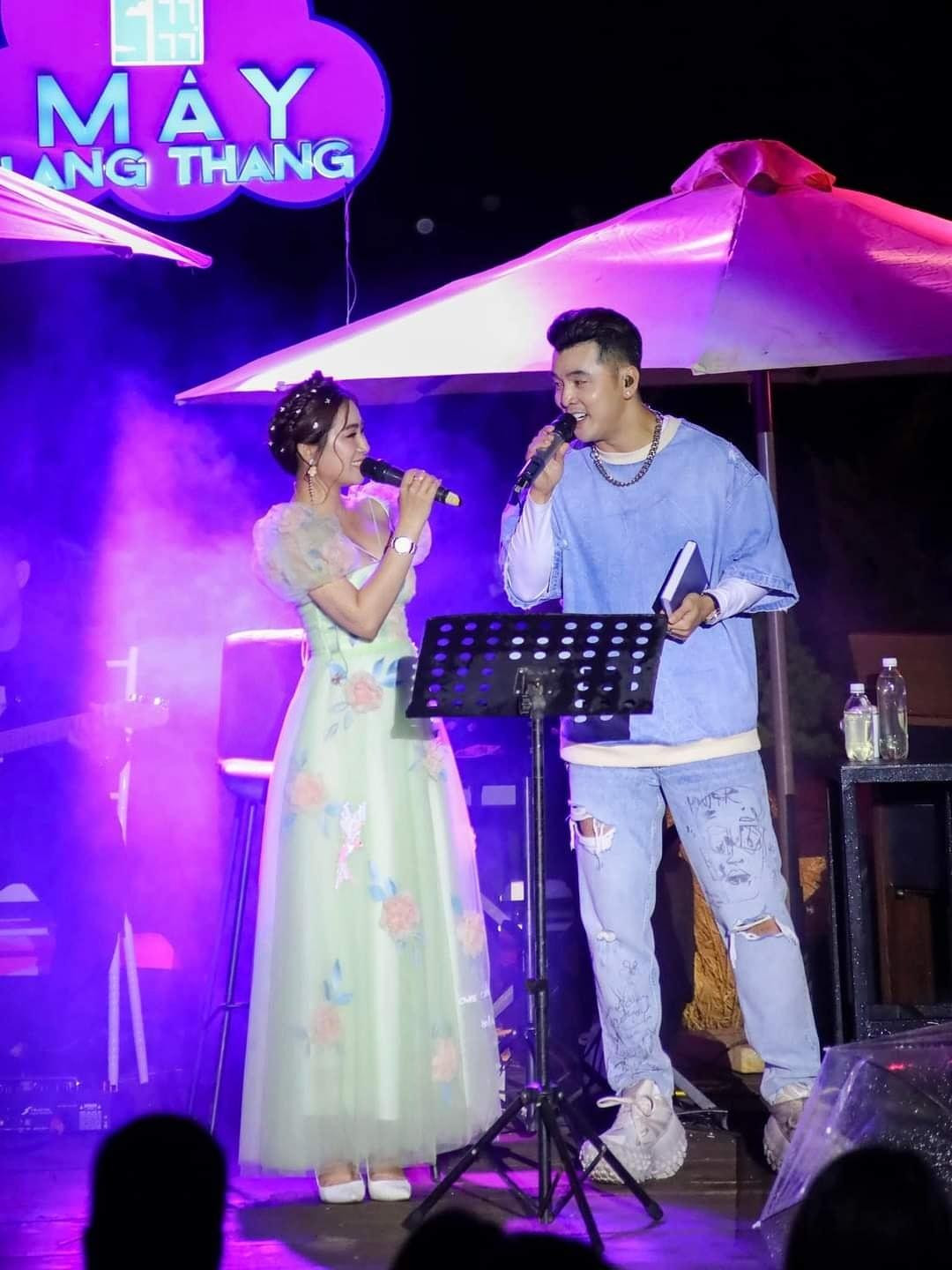 Lương Bích Hữu - Ưng Hoàng Phúc song ca trong một chương trình gần đây.