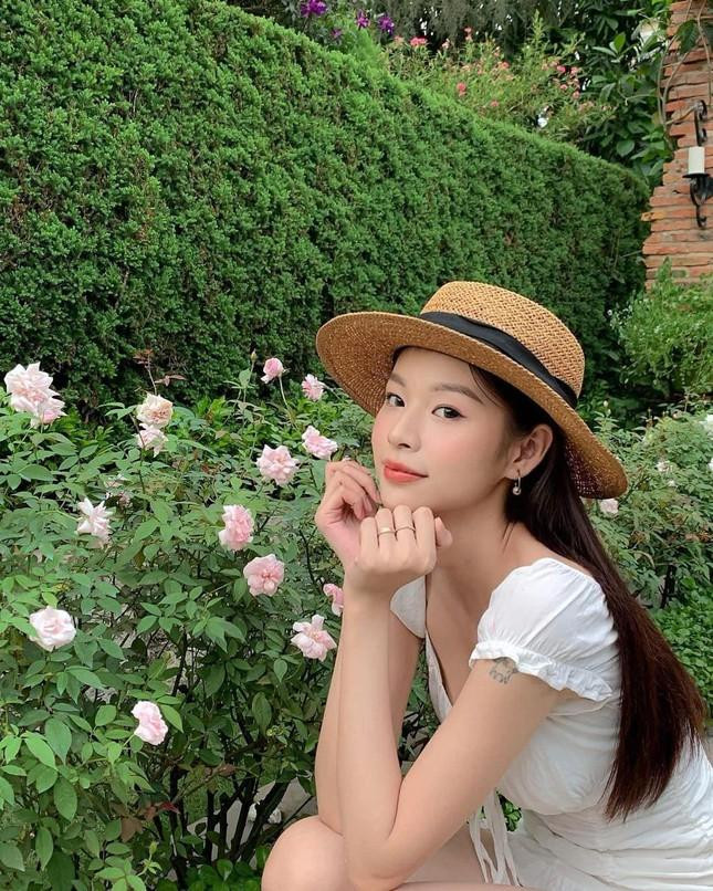 Phí Phương Anh ở thì hiện tại Phí Phương Anh ở thì hiện tại