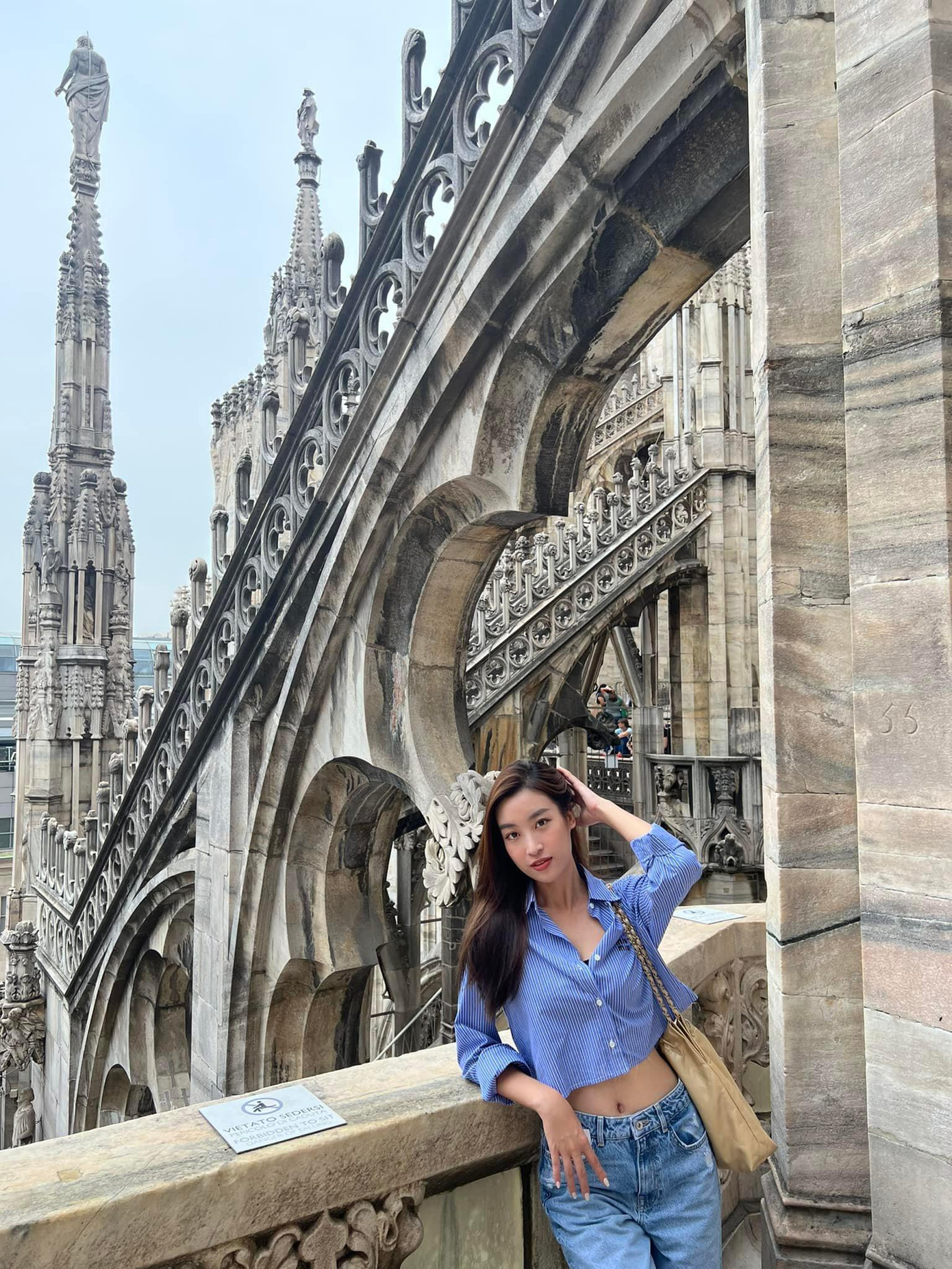 Hoa hậu Đỗ Mỹ Linh trải nghiệm khoảng thời gian thư giãn tại thành phố Milan, Ý.