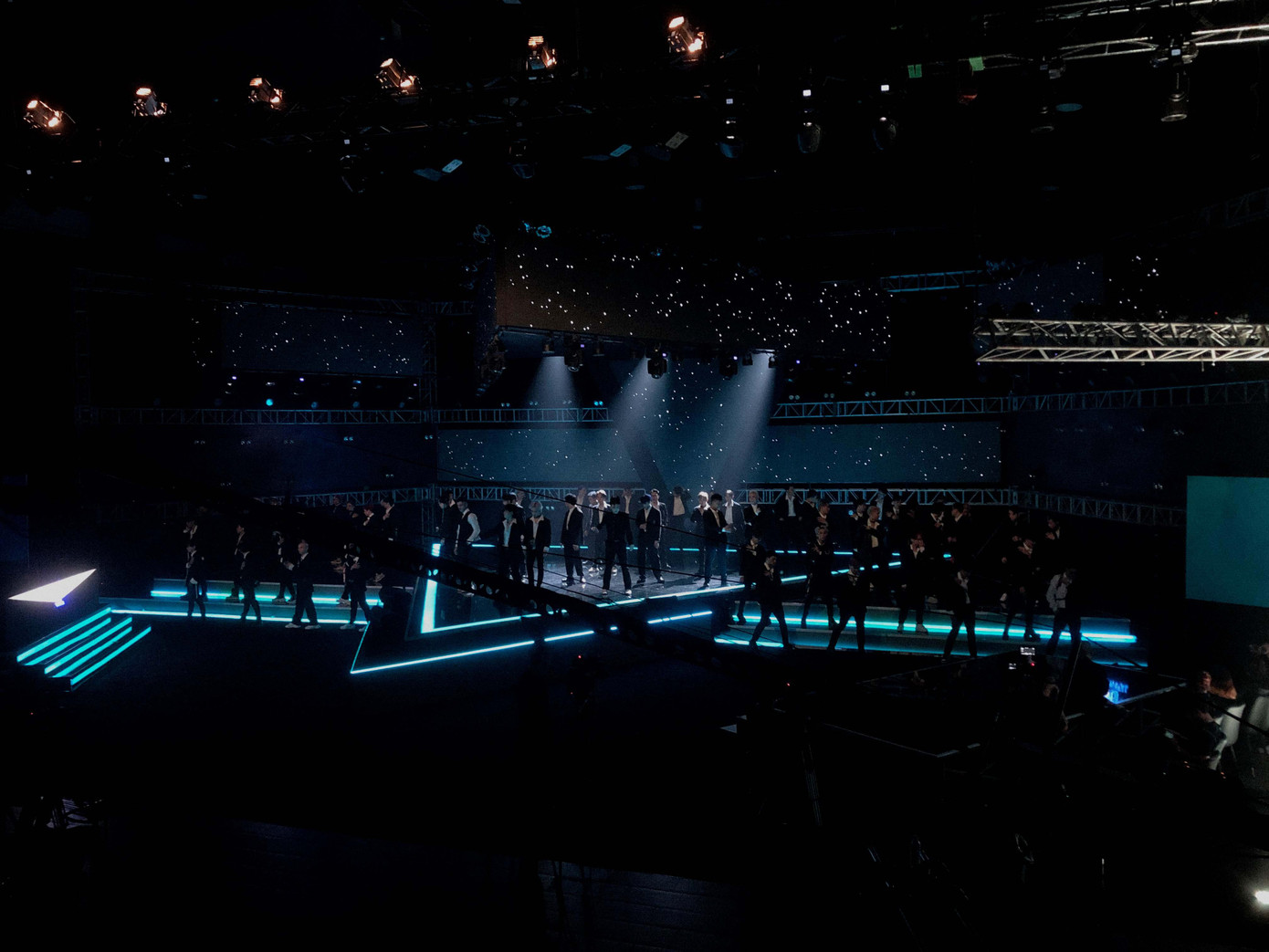 Hình ảnh sân khấu Vote For Five Hình ảnh sân khấu Vote For Five