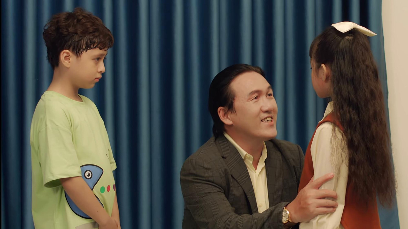 Tập 1 hé lộ Long là người được gia đình Ngọc nhận nuôi từ bé sau một tai nạn Tập 1 hé lộ Long là người được gia đình Ngọc nhận nuôi từ bé sau một tai nạn