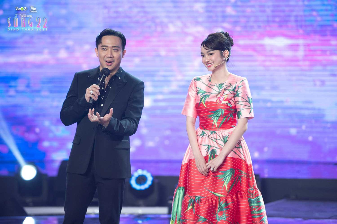 Trấn Thành bên cạnh Kaity Nguyễn