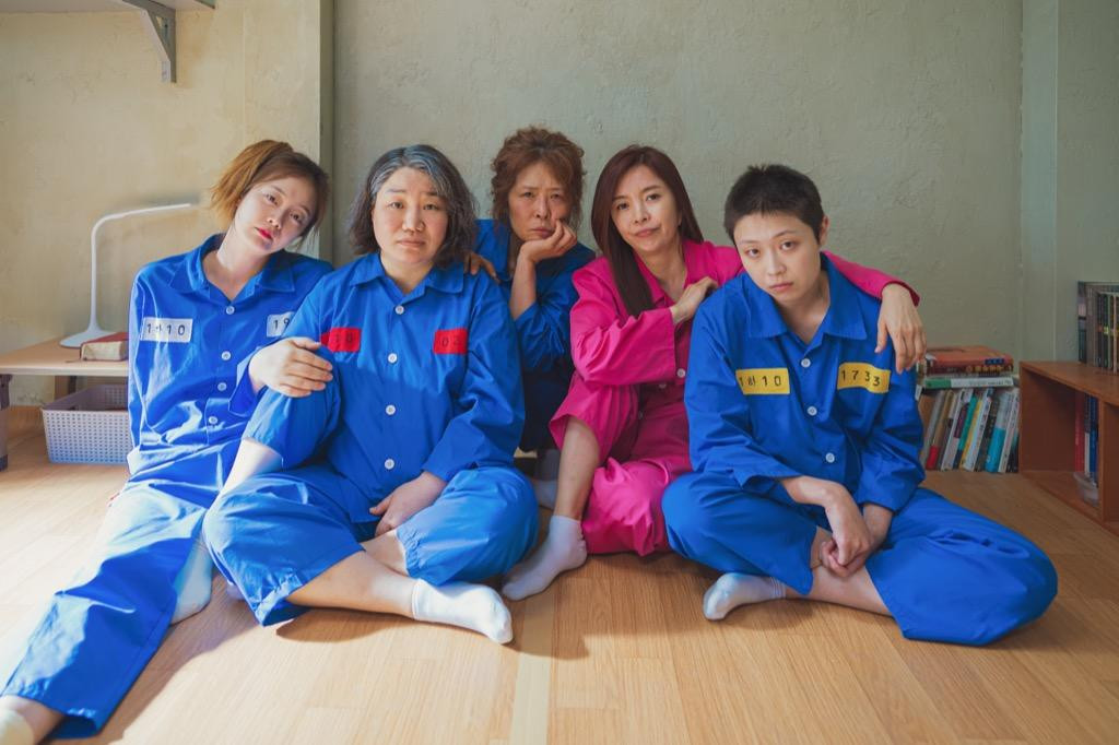 Nhân vật Sarang (bìa phải) là người có tạo hình &quot;ngầu&quot; nhất phim